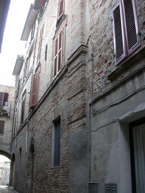 Palazzetto in Via Emidio Consorti